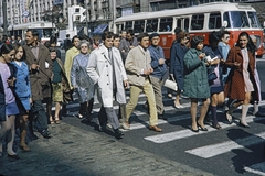 Románia, Bukarest, gyalogos átkelőhely a Strada C. A. Rosetti - Bulevardul General Gheorghe Magheru kereszteződésnél., 1970, UWM Libraries, Harrison Forman, járókelő, autóbusz, gyalogátkelő, Fortepan #260559