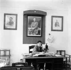 Spain, a falon középen Francisco Franco tábornok képe., 1961, UWM Libraries, Best of, telephone, desk, Francisco Franco-portrayal, Fortepan #260621