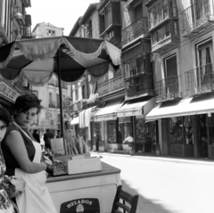 Spain, Calle Comercio a Calle de Toledo de Ohio felé nézve., 1961, UWM Libraries, ice cream seller, Fortepan #260633