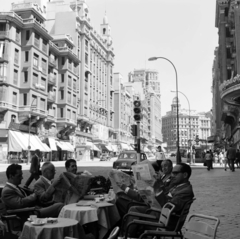 Spain, Madrid, a Gran Vía a Calle de San Bernardo kereszteződésénél, a távolban a Plaza del Callao., 1961, UWM Libraries, Fortepan #260646