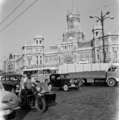 Spain, Madrid, Plaza de Cibeles, Palacio de Telecomunicaciones vagy Palacio de Comunicaciones (később Palacio de Cibeles)., 1961, UWM Libraries, Fortepan #260651