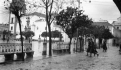 Spanyolország, Algeciras, Plaza Alta de Algeciras, balra a La Palmai Boldogasszony-templom (Iglesia de Nuestra Señora de la Palma), 1924, UWM Libraries, Robert Swanton Platt, egyenruha, Fortepan #260653