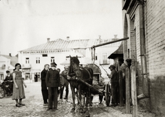 Ukrajna, Dubno, vízszállító lovaskocsi feltöltése a vízmű épülénél., 1934, UWM Libraries, Boyd Louise Arner, Fortepan #260709