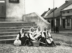 Ukrajna, Sztarij Szambir, ruszin (hucul) nők., 1934, UWM Libraries, Boyd Louise Arner, népviselet, Fortepan #260727