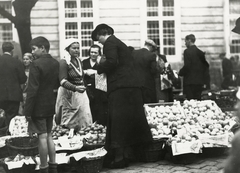 Ukrajna, Lviv, almaárus a piacon., 1934, UWM Libraries, Boyd Louise Arner, Fortepan #260758