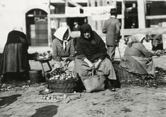 Ukrajna, Lviv, hagymaárus a piacon., 1934, UWM Libraries, Boyd Louise Arner, Fortepan #260764