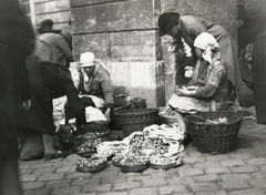 Ukrajna, Lviv, gombaárusok a piacon., 1934, UWM Libraries, Boyd Louise Arner, Fortepan #260771