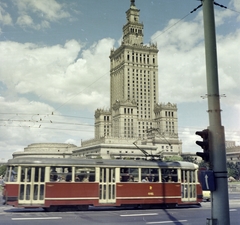 Poland, Warsaw, plac Defilad (Felvonulás tér), a Kultúra és Tudomány Palotája a mai Rondo Romana Dmowskiego (Aleje Jerozolimskie - ulica Marszalkowska kereszteződés) felől., 1979, Faragó György, tram, signal, colorful, Fortepan #260873