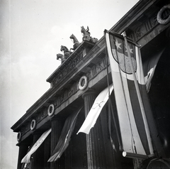 Németország, Berlin, Brandenburgi kapu., 1936, Lőrincze Judit, zászló, emlékmű, horogkereszt, olimpia, címer, neoklasszicizmus, Carl Gotthard Langhans-terv, Fortepan #26089