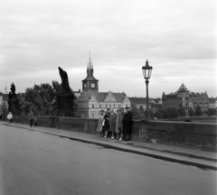 Czech Republik, Prague, Károly híd., 1961, Faragó György, bridge, sculpture, church clock, raincoat, Czechoslovakia, Fortepan #260925