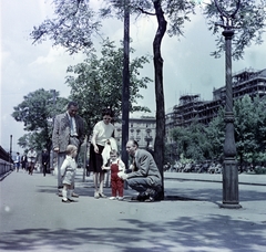 Hungary, Budapest V., Dunakorzó a Vigadó térnél, jobbra a felálványozott Vigadó épülete., 1964, Faragó György, Budapest, colorful, Fortepan #260955