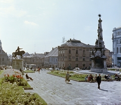 Magyarország, Pécs, Széchenyi tér, kilátás a Dzsámi felől. Balra Hunyadi János szobra, jobbra a Szentháromság-szobor., 1965, Faragó György, színes, lovas szobor, szentháromság szobor, Fortepan #260978