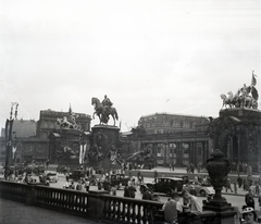 Germany, Berlin, I. Vilmos császár Emlékmű. 1950-ben politikai okok miatt lebontották., 1936, Lőrincze Judit, sculpture, street view, automobile, horse sculpture, Emperor William I-portrayal, bicycle, Fortepan #26109