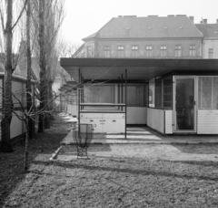 Magyarország, budai Vár, Budapest I., Szentháromság téri pavilonsor, háttérbe a Balta köz - Tárnok utca sarkán álló ház látható., 1968, Faragó György, Budapest, Fortepan #261098