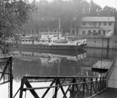 Magyarország, Óbuda, Budapest III., Óbudai Hajógyár, Hajógyári-öböl, Prága / Praha tolóvontató hajó., 1967, Faragó György, Praha hajó, Budapest, Fortepan #261129