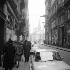 Magyarország, Budapest V., Kígyó utca a Ferenciek tere (Felszabadulás tér) felé nézve., 1969, Faragó György, Volkswagen Bogár, Budapest, Fortepan #261166