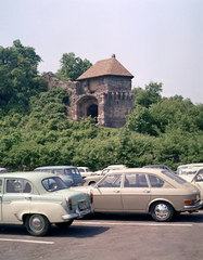 Magyarország, Visegrád, a Fellegvár kaputornya a parkoló felől nézve., 1969, Faragó György, rendszám, Volkswagen Typ4, parkoló, Moszkvics 407, Fortepan #261207