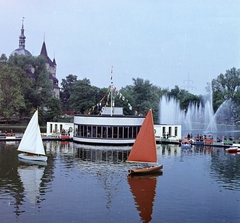 Hungary, Budapest XIV., a Magyar Hajó- és Darugyár pavilonja a tavon. Háttérben a Vajdahunyad vára., 1964, Faragó György, Budapest, colorful, Fortepan #261264