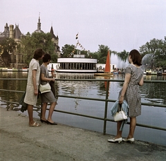 Hungary, Budapest XIV., a Magyar Hajó- és Darugyár pavilonja a tavon. Háttérben Vajdahunyad vára., 1964, Faragó György, Budapest, colorful, Fortepan #261266