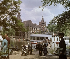 Hungary, Budapest XIV., a Magyar Hajó- és Darugyár pavilonja a tavon. Háttérben Vajdahunyad vára., 1964, Faragó György, Budapest, colorful, Fortepan #261267