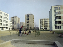 Magyarország, Tatabánya, a Fő tér házai a Mártírok útja felől., 1977, Faragó György, színes, Fortepan #261292