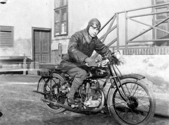 AJS típusú angol motorkerékpár., 1930, Fortepan, portrait, British brand, AJS-brand, motorcycle, man, leather jacket, leather cap, Fortepan #26130