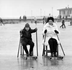 Magyarország, Balatonfüred, a befagyott Balaton a hajóállomásnál., 1971, Faragó György, fakutya, Fortepan #261339