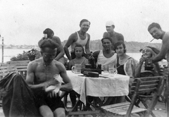 Hungary, Budapest IV., Újpest, Duna sor, Weiser csónakház és nyaralótelep., 1930, Fortepan, bathing suit, camera, shore, jar, garden furniture, Budapest, Fortepan #26139