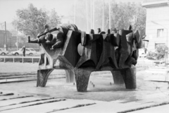 Hungary, Budapest V., Március 15. tér, Barbárok harca a rómaiakkal szökőkút / szoborcsoport Tar István szobrászművész alkotása (1971)., 1975, Faragó György, Budapest, Fortepan #261412