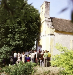 Hungary,Lake Balaton, Badacsonytomaj, Badacsonyörs, Orgona utca, Szent Antal-kápolna., 1980, Faragó György, chapel, colorful, Fortepan #261417