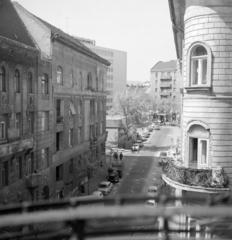 Magyarország, Budapest XI., rálátás a Lágymányosi utcára a Bercsényi utca 10. szám alatti házból, távolabb a Bartók Béla út., 1973, Faragó György, Budapest, Fortepan #261432