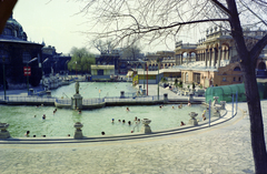 Magyarország, Városliget, Budapest XIV., Széchenyi fürdő., 1974, Faragó György, strand, színes, Budapest, Fortepan #261452