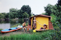 Hungary, Mátra, Sástó. Kádi László, Komjáthy Ági, Turcsányi Éva manöken., 1975, Faragó György, tent, camping, camping furniture, colorful, Fortepan #261479