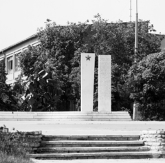 Hungary, Budapest XVII., Gyökér utca - Ferihegyi út sarok (ekkor Jubileumi park), Felszabadulási emlékmű (A béke madarai), Laborcz Ferenc szobrászművész 1970-ben felavatott alkotása, 1980, Faragó György, Budapest, Fortepan #261491