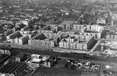 Magyarország, Budapest XI., légifotó Lágymányosról. A kép közepén a BEAC sporttelep, a későbbi Skála áruház helye, balra a Fehérvári út., 1963, MHSZ, légi felvétel, Budapest, Fortepan #26155