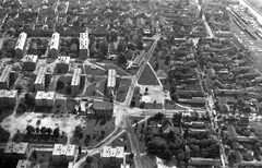 Magyarország, Budapest XXI., légifotó Csepelről. Balra a Béke téri lakótelep, középen a Jézus Szíve római katolikus templom., 1963, MHSZ, légi felvétel, Budapest, Fortepan #26162