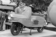 Csehország, Brno, Vásárváros, Brnói Nemzetközi Vásár. ČZ 175/501 Čezeta robogó., 1956, Faragó György, motorkerékpár, Csehszlovákia, CZ 501, CZ-márka, Fortepan #261651