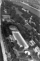 Magyarország, Margitsziget, Budapest, légifotó a Palatinus stranddal, a Dózsa teniszstadionnal és a víztoronnyal., 1963, MHSZ, strand, légi felvétel, víztorony, Fortepan #26172