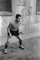 Magyarország, Budapest XIV., a francia kapus Colonna a Népstadion oldalfalánál. A felvétel a Magyarország - Franciaország (2:0) válogatott labdarúgó-mérkőzés előtt készült 1957. október 6-án., 1957, Faragó György, Budapest, híres ember, Fortepan #261757