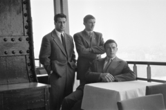 France, Paris, Eiffel-torony. A felvétel a Budapesti Honvéd túráján készült, Bozsik József, Bányai Nándor, Faragó Lajos., 1955, Faragó György, arms crossed over the chest, hands in pockets, riveted steel, restaurant, Fortepan #261827