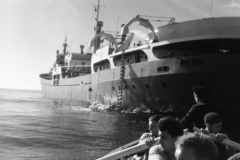 Csepel tengeri áruszállító hajó, előtérben a mentőcsónakkal gyakorlatozó matrózok., 1964, Faragó György, cruise ship, Fortepan #261888