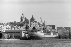 Malta, Senglea, kikötő, háttérben a Miasszonyunk születése-templom (máltai nevén Marija Bambina / Gyermek Mária)., 1964, Faragó György, picture, Fortepan #261889