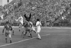 Magyarország, Népstadion, Budapest XIV., 1957. október 20., Vasas - Bp. Honvéd 2:1 (0:0)., 1957, Faragó György, focilabda, sport mez, stadion, nézőtér, futballcsapat, néző, labdarúgás, Budapest, Fortepan #261971