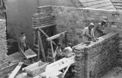 1961, Faragó György, construction, mason, brick, wheelbarrow, scaffolding, Fortepan #261999