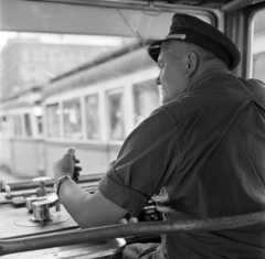 Hungary, Budapest V., Károly (Tanács) körút, a felvétel a Madách téri villamos-végállomáson, egy villamos vezetőfülkéjénél készült., 1961, Faragó György, Budapest, Ganz UV tramway, vehicle interior, tram, Fortepan #262044