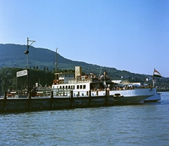 Magyarország,Balaton, Badacsonytomaj,Badacsony, a Helka motoros személyhajó a kikötőben., 1963, Faragó György, színes, Helka hajó, Fortepan #262051