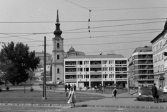 Magyarország, Budapest I., Döbrentei tér, szemben az Alexandriai Szent Katalin-templom, háttérben a Budavári Palota (korábban Királyi Palota)., 1965, Gyulai Gaál Krisztián, utcakép, templom, Budapest, Fortepan #262069