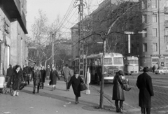 Magyarország, Budapest XI., Móricz Zsigmond körtér, balra a Bartók Béla út Szent Gellért térre vezető szakasza., 1963, Gyulai Gaál Krisztián, Trabant 600, autóbusz, Budapest, Fortepan #262073