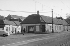 Magyarország, Óbuda, Budapest III., Bécsi út a Nagyszombat utca felől a Szépvölgyi út felé nézve, balra a Csemete utca torkolata., 1977, Gyulai Gaál Krisztián, villamos, háztartási bolt, Budapest, Fortepan #262102