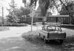 Hungary, Balatonföldvár, Bajcsy-Zsilinszky utca, vasúti átjáró., 1980, Gyulai Gaál Krisztián, Trabant-brand, number plate, MÁV M40 series, Fortepan #262123